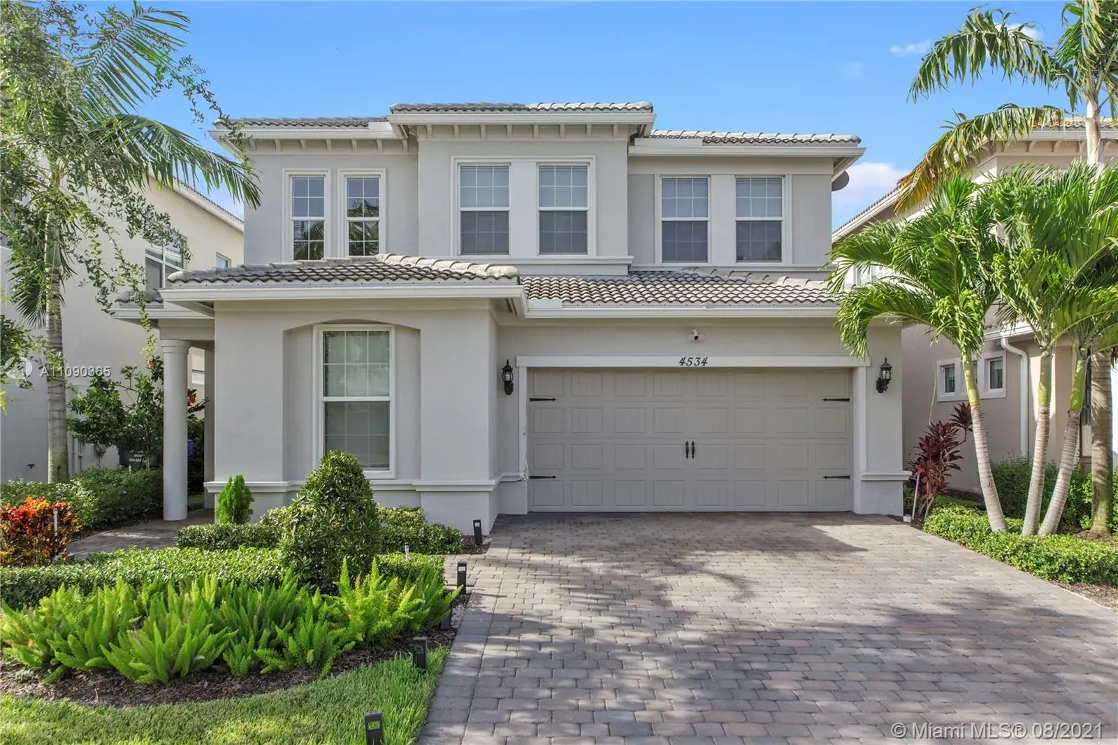 5 bedroom 3 bath for sale at 4534 Greenway Dr, Hollywood FL 33021