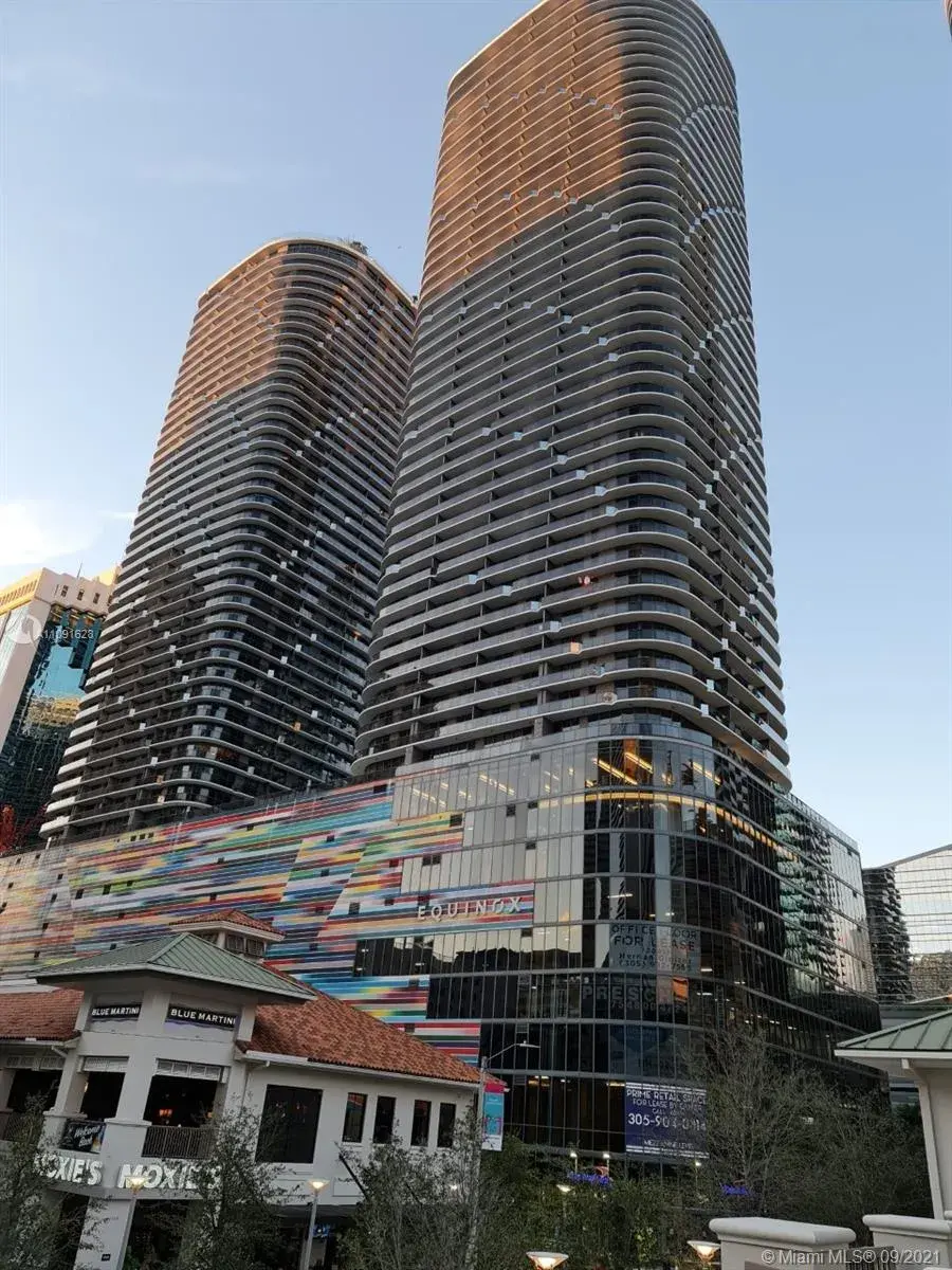 1 bedroom 1 bath Residential for sale at 55 SW 9th St # 2709, Miami FL 33130