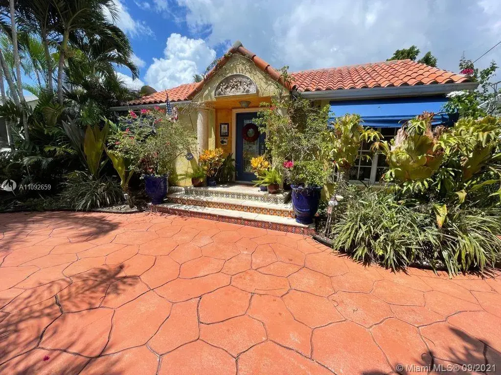 3 bedroom 2 bath Residential Lease for rent at 4108 SW 62nd Ave, South Miami FL 33155
