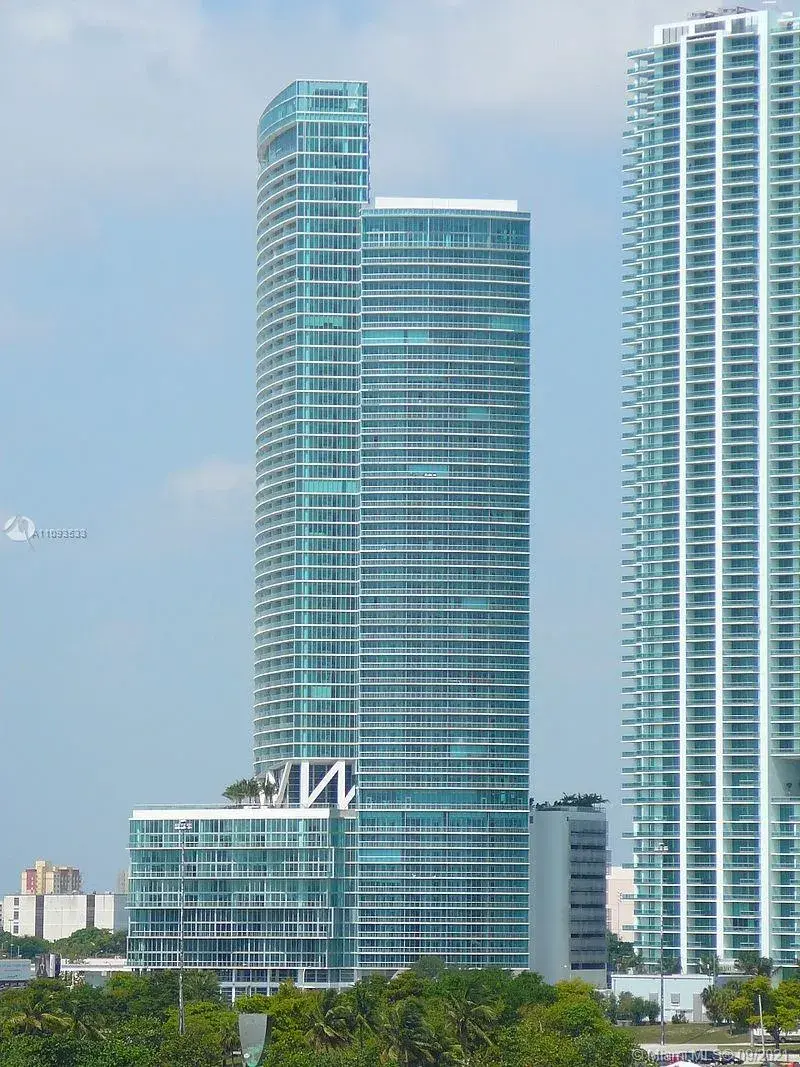 1 bedroom 1 bath Residential for sale at 888 Biscayne Blvd # 3207, Miami FL 33132