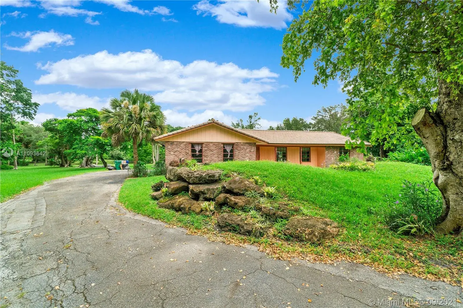 9550 NW 42nd Ct, Coral Springs FL 33065