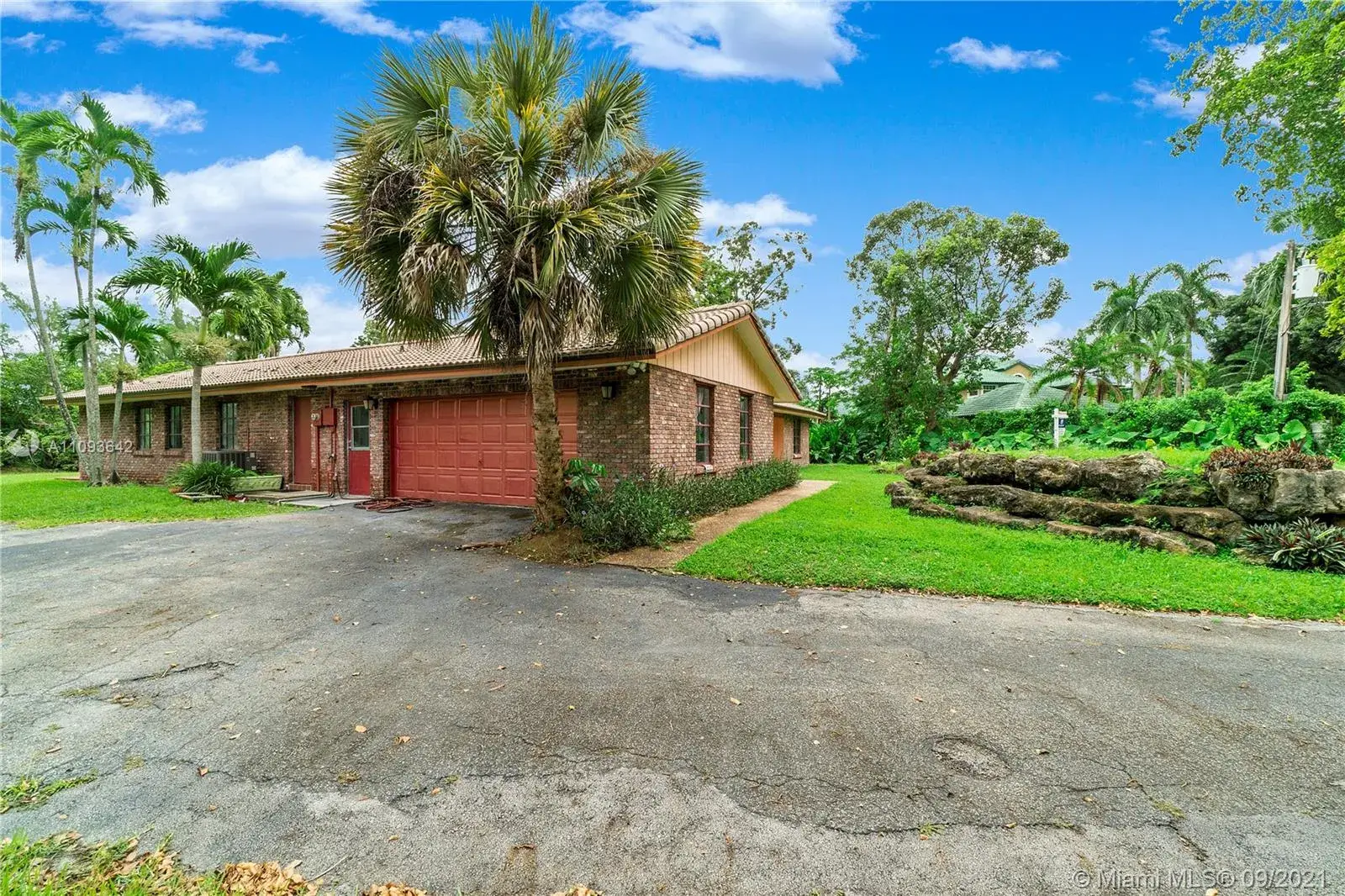 9550 NW 42nd Ct, Coral Springs FL 33065