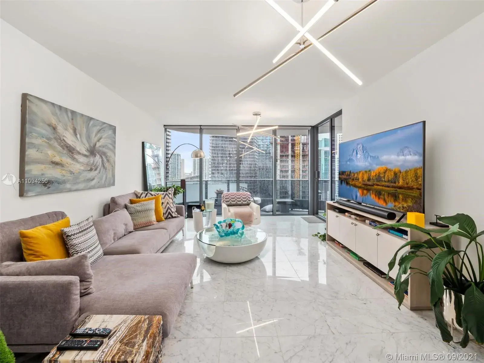 2 bedroom 2 bath Residential for sale at 1000 Brickell Plz # 2615, Miami FL 33131