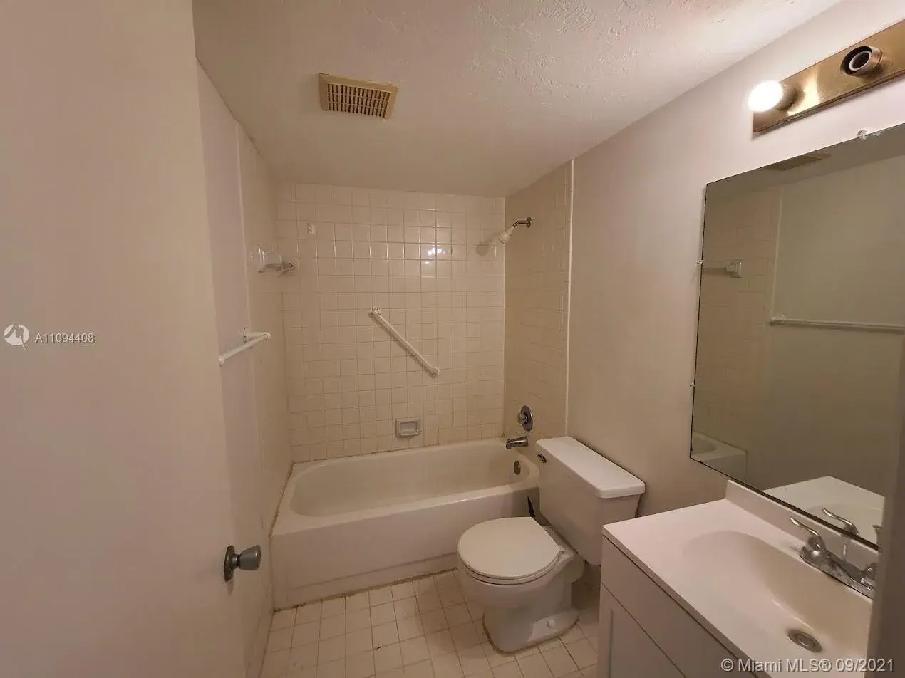 551 SW 135th Ave # 210B, Pembroke Pines FL 33027