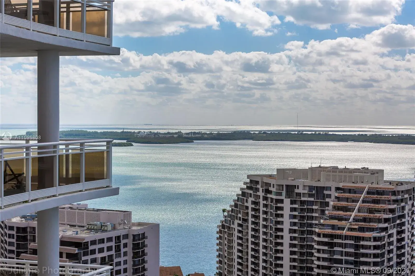 1 bedroom 1 bath Residential for sale at 901 Brickell Key Blvd # 3001, Miami FL 33131