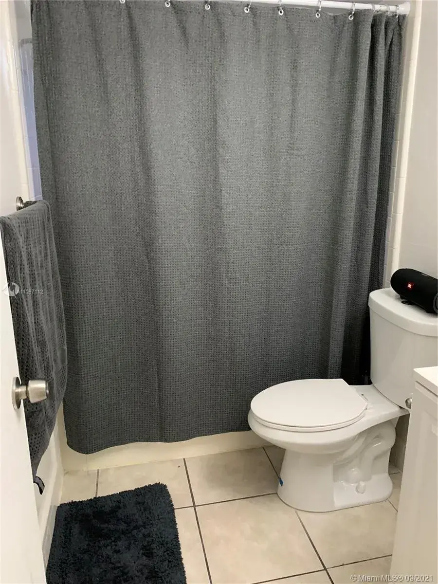 2633 Pierce St # 105, Hollywood FL 33020