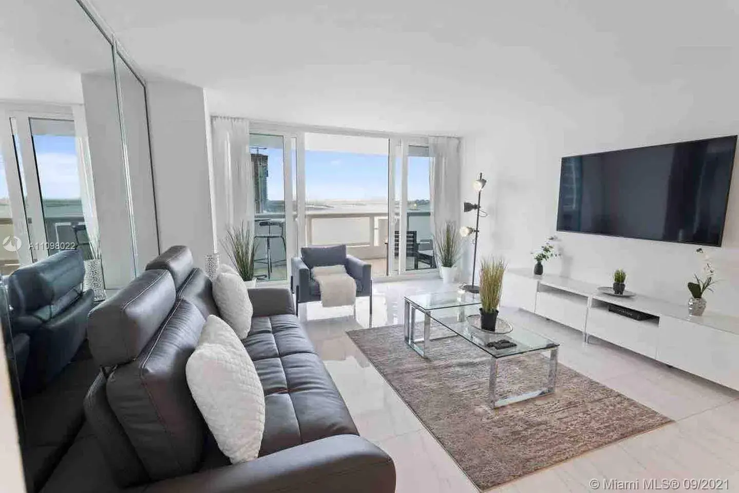 1 bedroom 1 bath Residential Lease for rent at 1717 N Bayshore Dr # 4037, Miami FL 33132