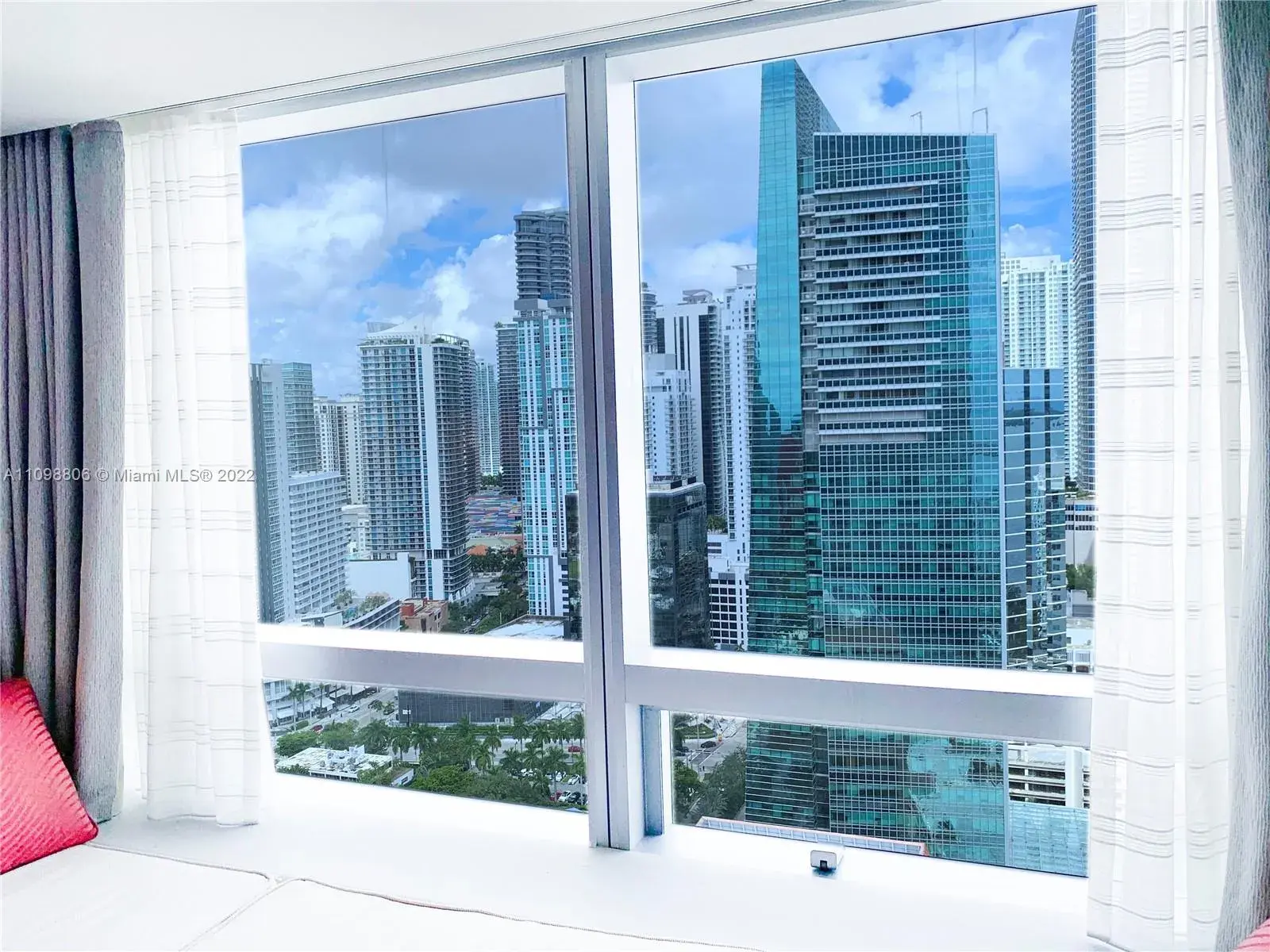1 bedroom 1 bath Residential for sale at 1435 Brickell Ave # 3210, Miami FL 33131