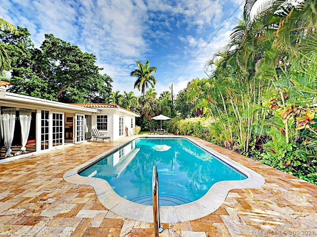 5 bedroom 4 bath for sale at 1308 Seabreeze Blvd, Fort Lauderdale FL 33316