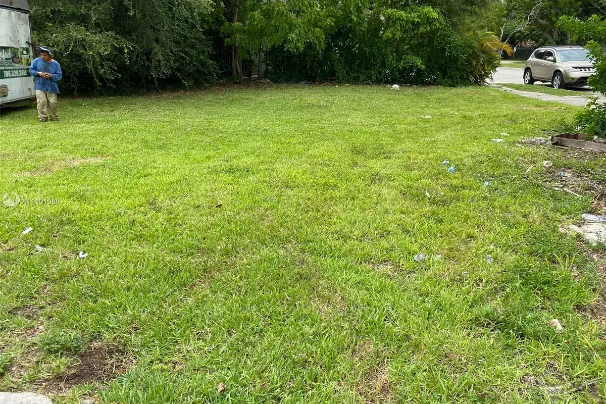 104 NW 59th St, Miami FL 33127
