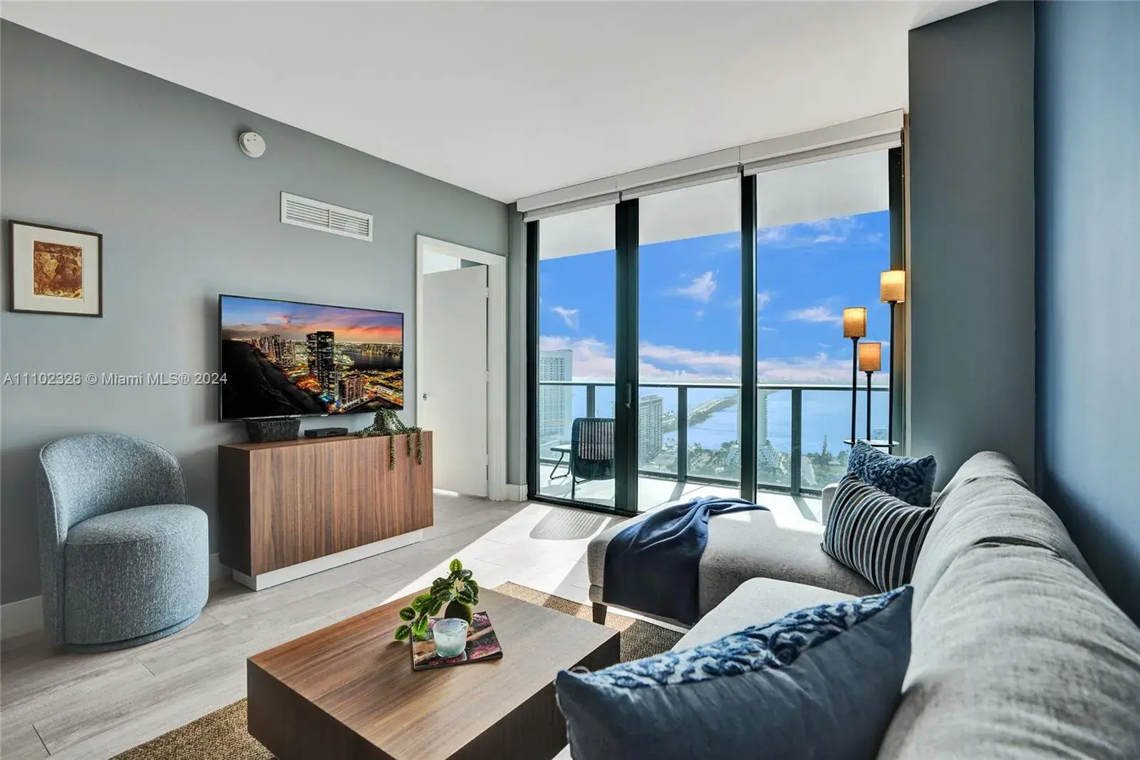 1 bedroom 2 bath for rent at 121 NE 34th St # 2906, Miami FL 33137