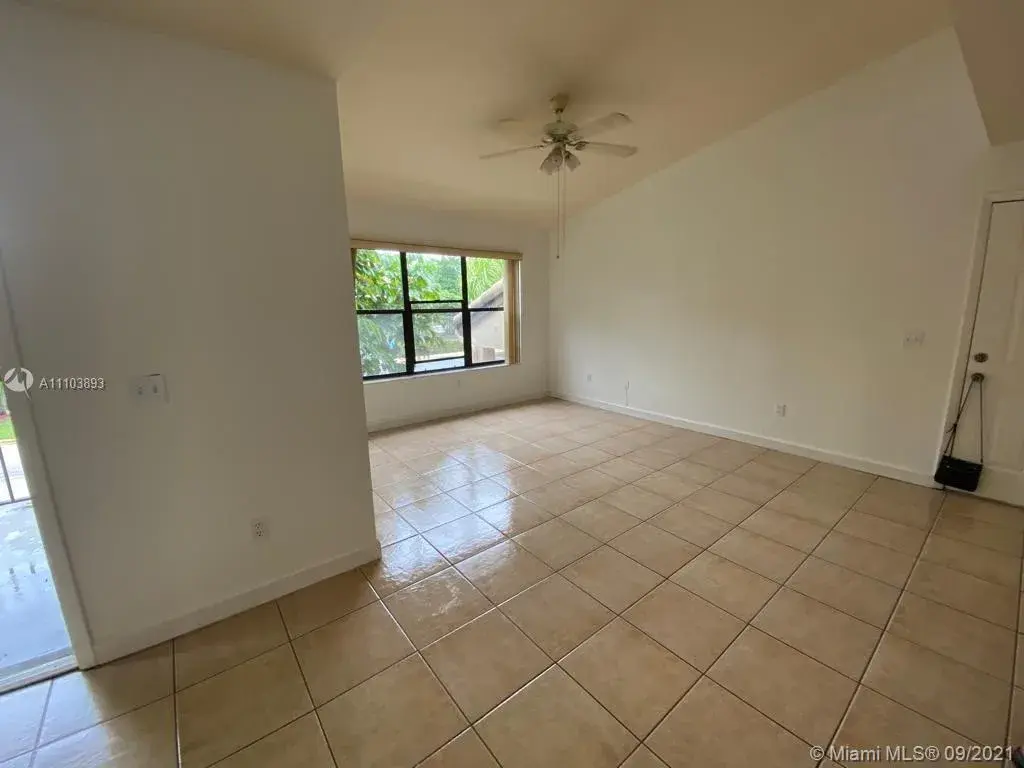 1 bedroom 1 bath Residential Lease for rent at 4321 W Mcnab Rd # 27, Pompano Beach FL 33069