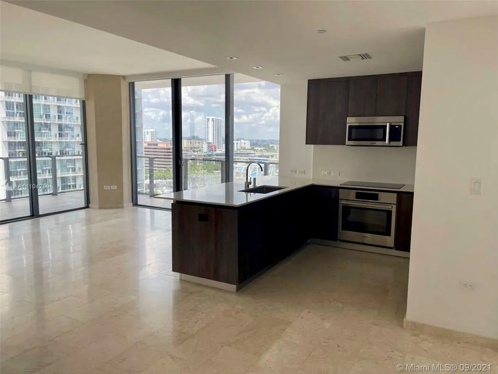 3 bedroom 3 bath Residential for sale at 88 SW 7th St # 1112, Miami FL 33130
