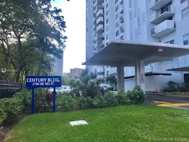 1 bedroom 1 bath Residential for sale at 2780 NE 183rd St # 810, Aventura FL 33160