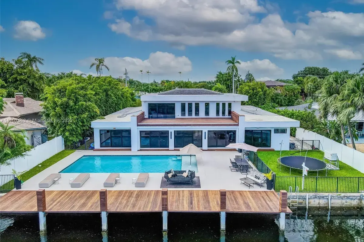 1601 Diplomat Pkwy, Hollywood FL 33019