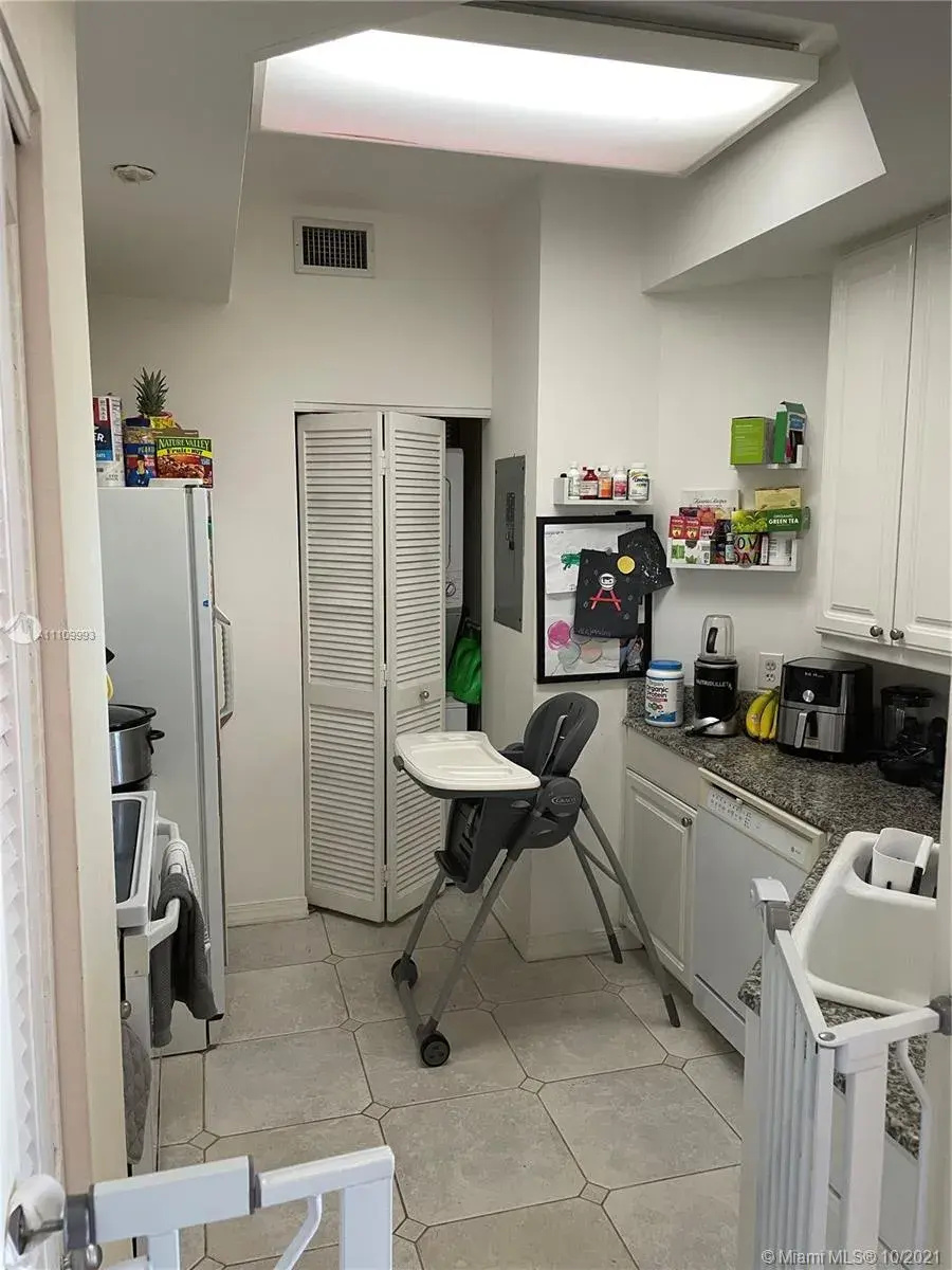 888 Brickell Key Dr # 702, Miami FL 33131