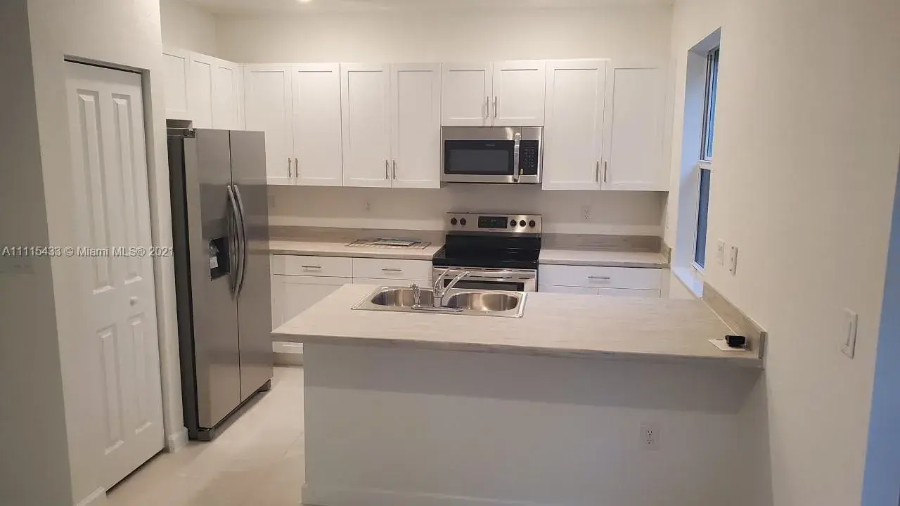 1105 SE 27th Ter, Homestead FL 33035