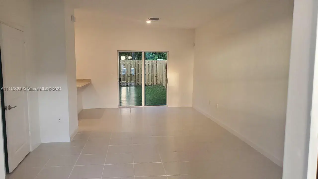 1105 SE 27th Ter, Homestead FL 33035