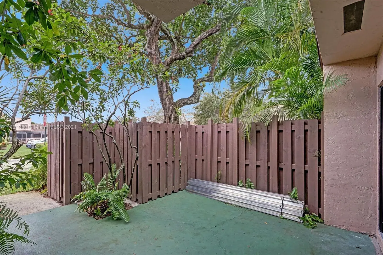 1207 NW 123rd Ave, Pembroke Pines FL 33026