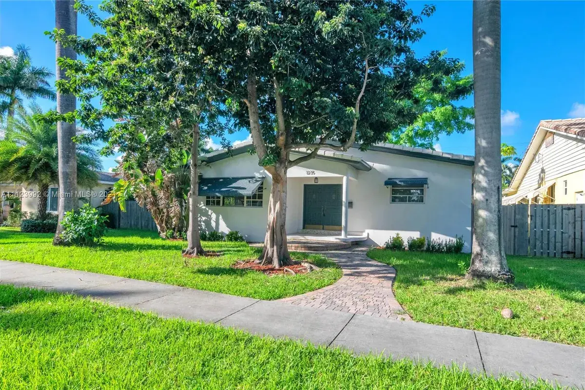 1235 Tyler St, Hollywood FL 33019