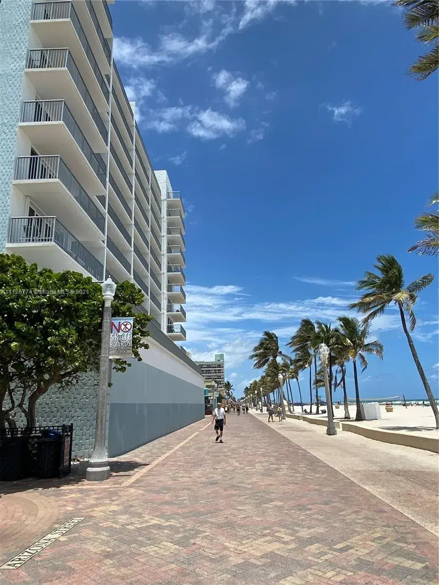 1 bedroom 1 bath Residential for sale at 400 N Surf Rd # 1002, Hollywood FL 33019