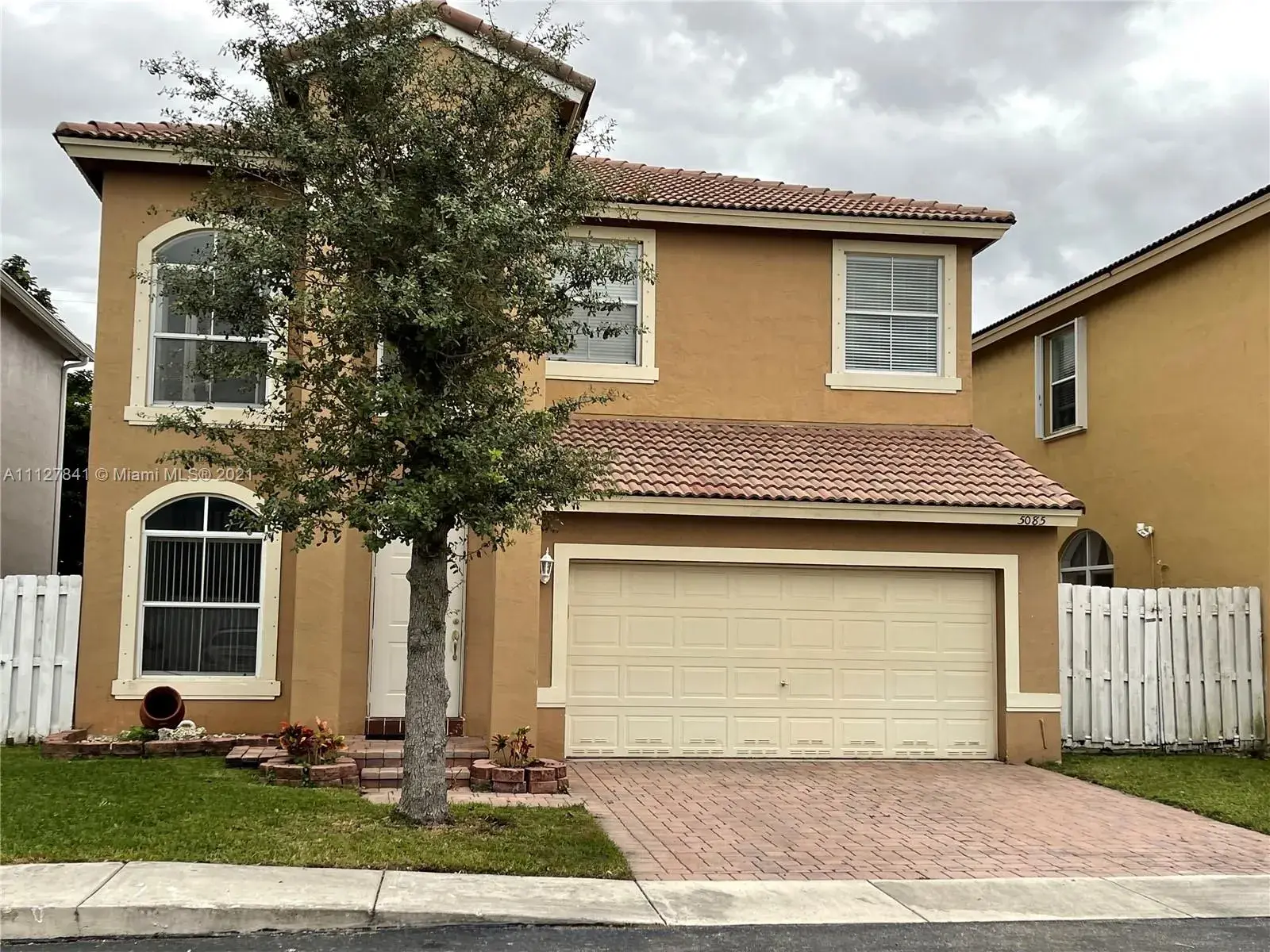 4 bedroom 2 bath Residential Lease for rent at 5085 SW 37th Ave # 5085, Hollywood FL 33312