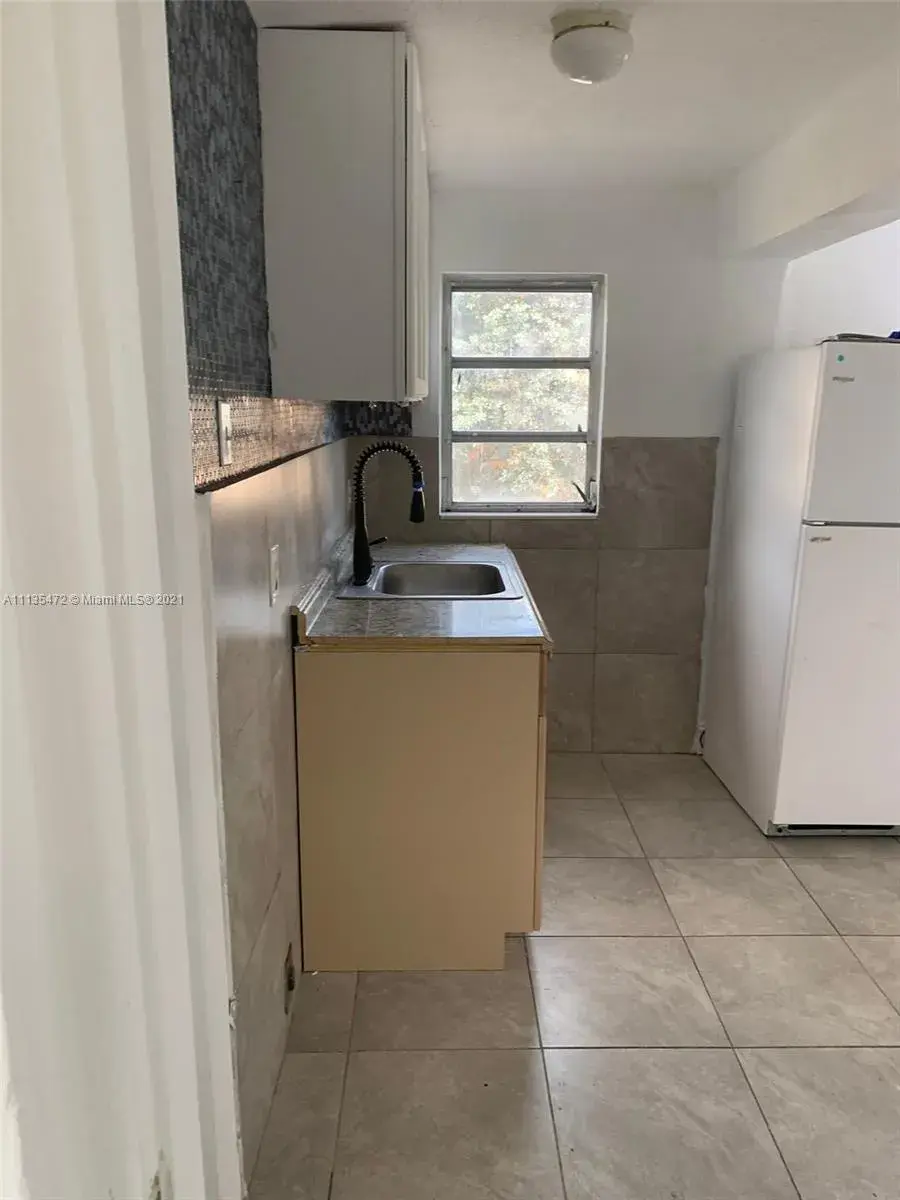 515 NW 3rd Ave # A, Hallandale Beach FL 33009