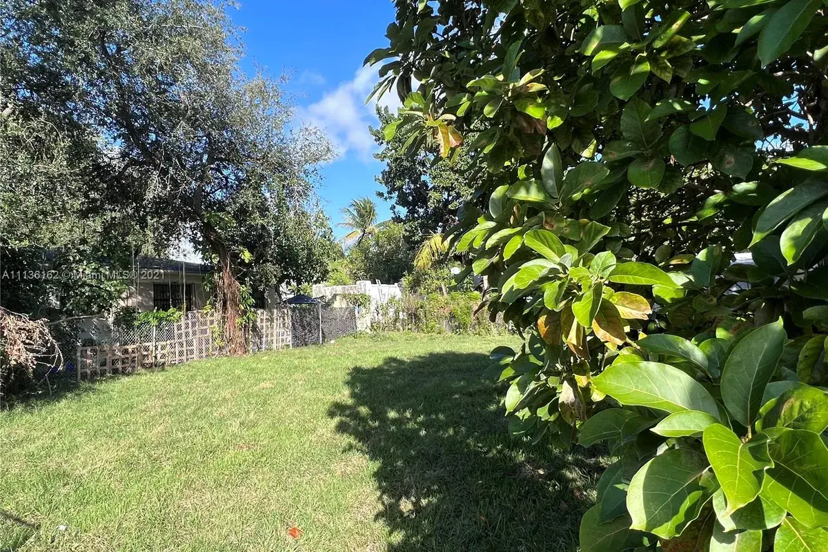 169 NW 68th St, Miami FL 33150