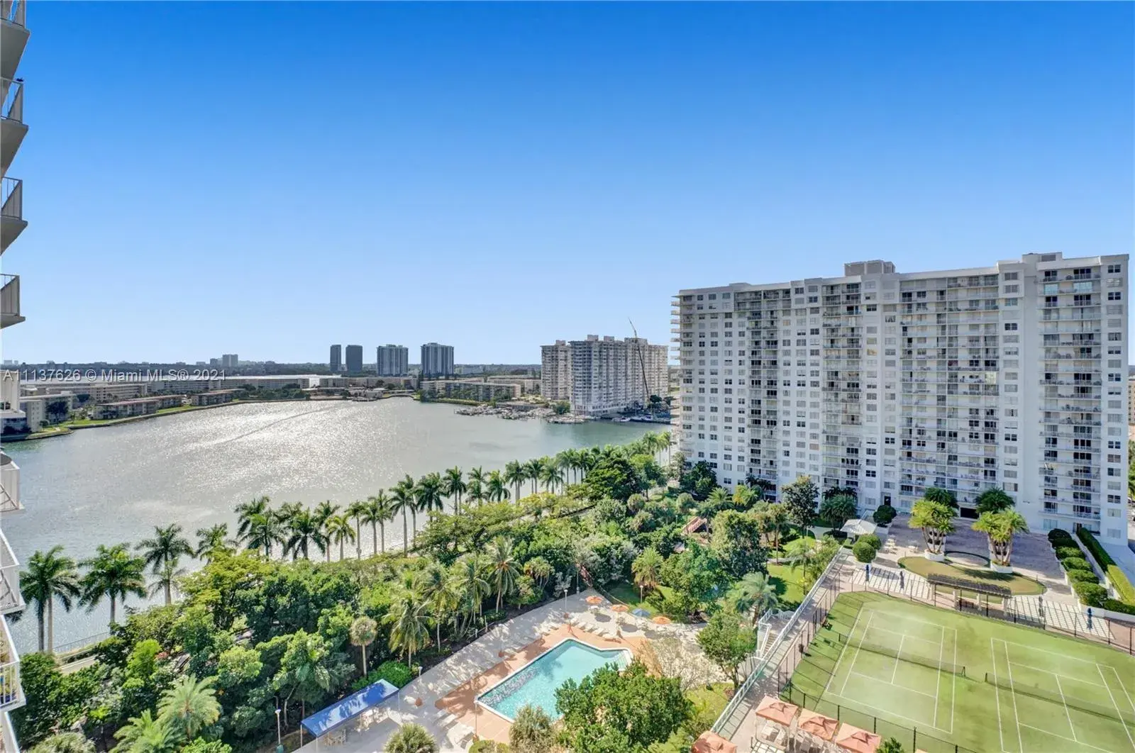 2 bedroom 2 bath Residential for sale at 2851 NE 183rd St # 1504E, Aventura FL 33160