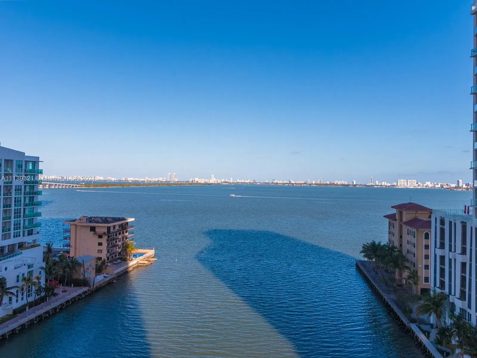 2 bedroom 2 bath Residential for sale at 460 NE 28th St # 907, Miami FL 33137