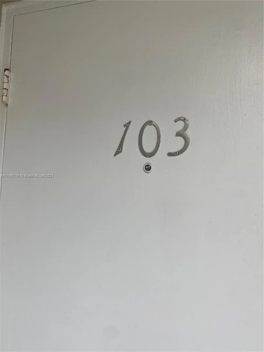 95 Edgewater Dr # 103, Coral Gables FL 33133