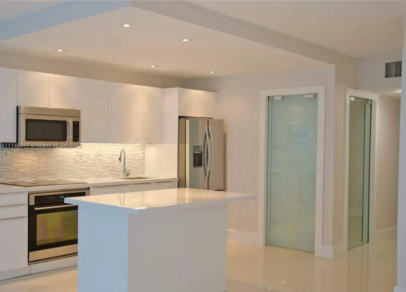 1 bedroom 1 bath for sale at 2301 Collins Ave # 912, Miami Beach FL 33139
