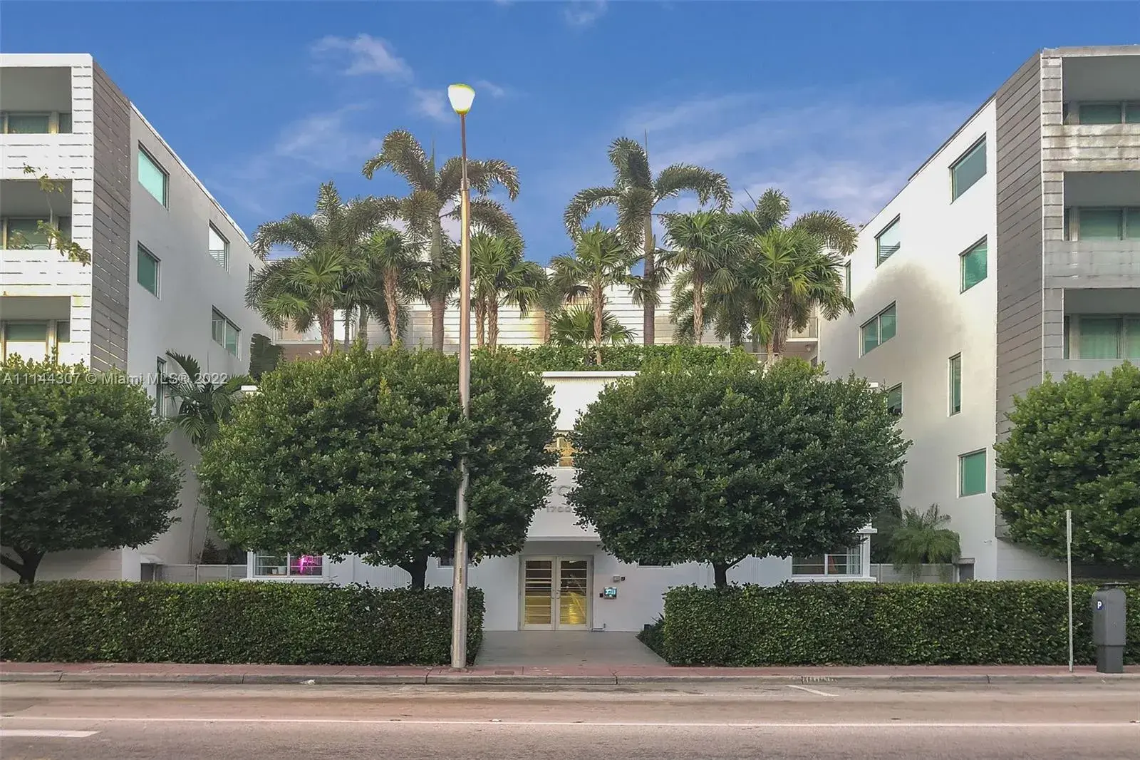 2 bedroom 2 bath for sale at 1700 Meridian Ave # 304, Miami Beach FL 33139