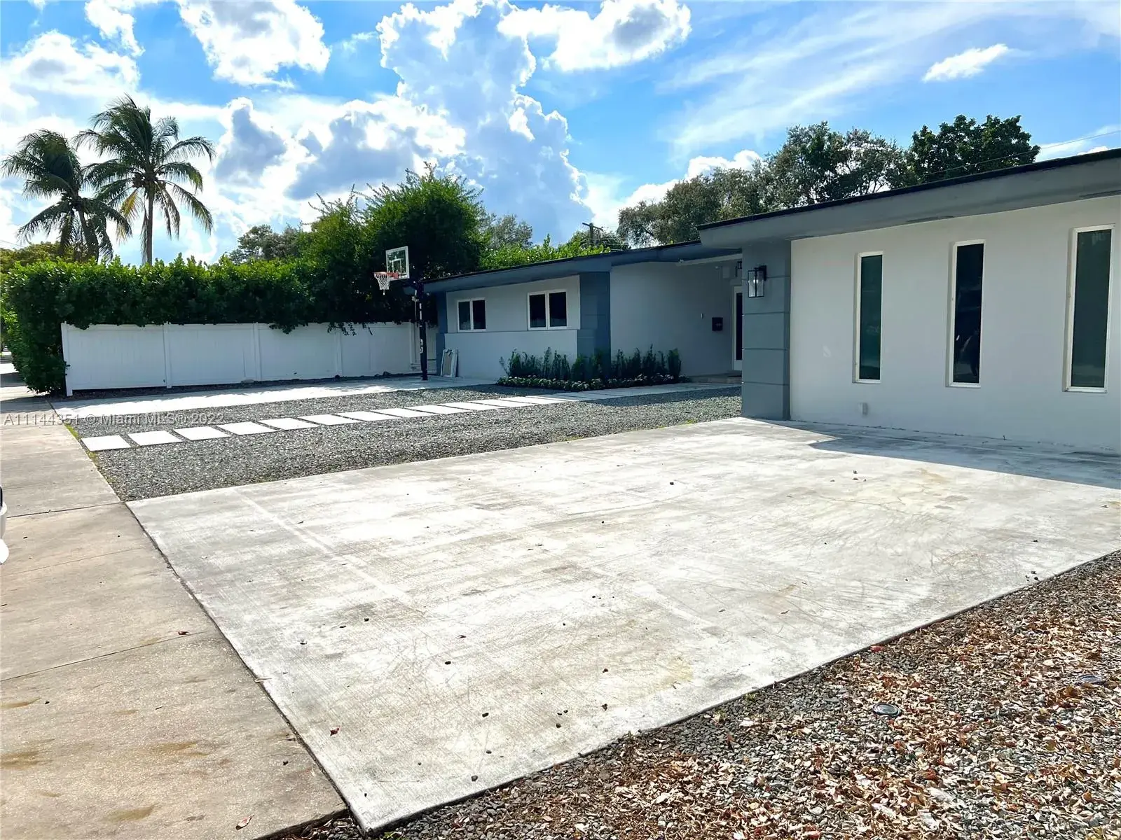 19810 NE 22nd Ave, Miami FL 33180