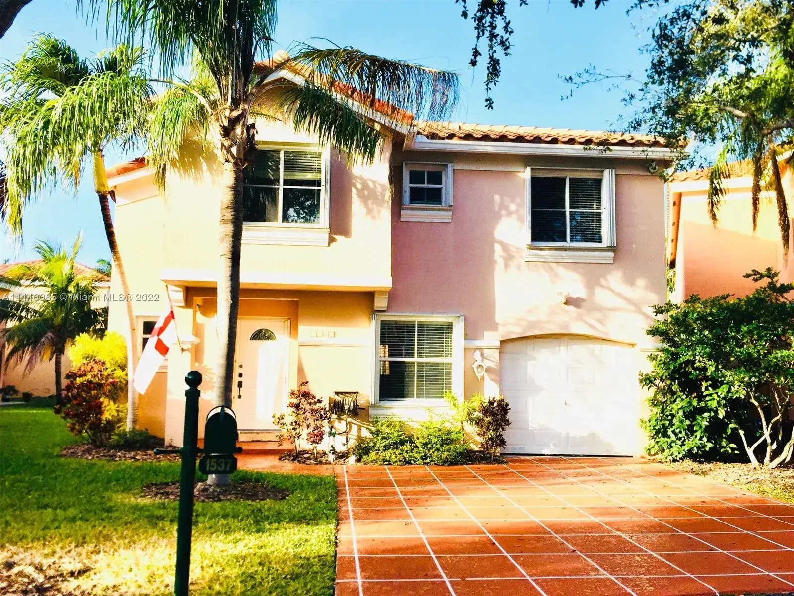 3 bedroom 2 bath Residential for sale at 1537 E Lake Ct, Hollywood FL 33020