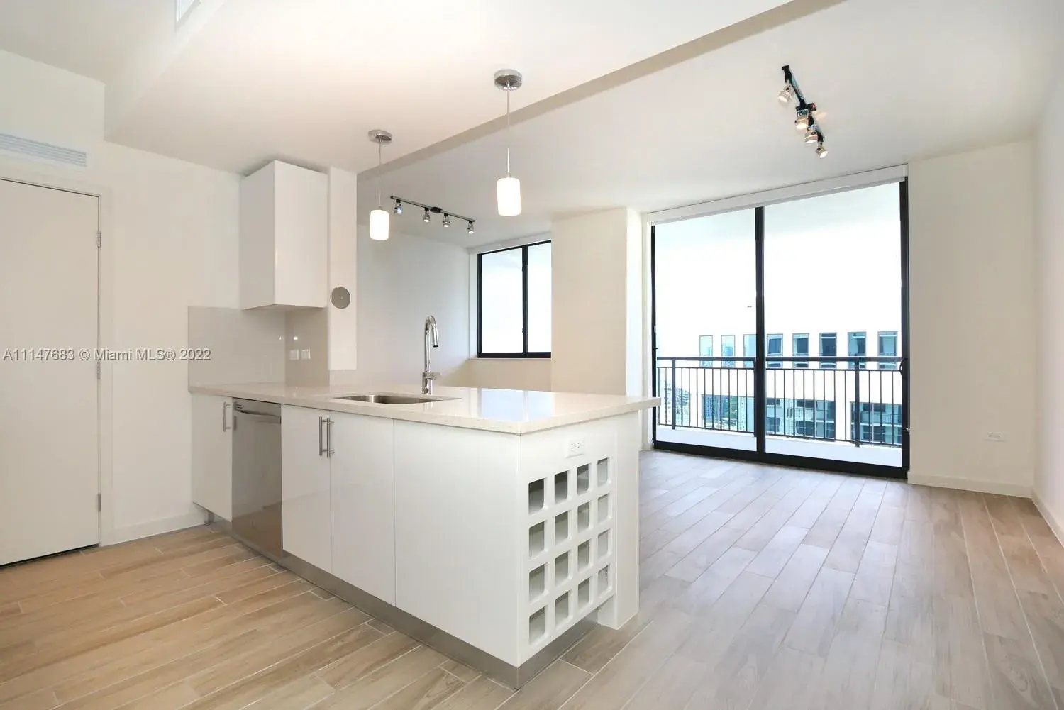 1 bedroom 1 bath Residential for sale at 999 SW 1st Ave # 3015, Miami FL 33130