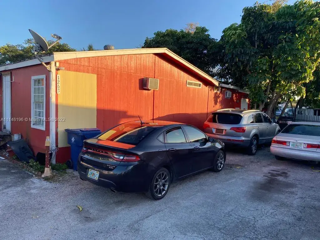 1263 SW 130 Ave, Miami FL 33184