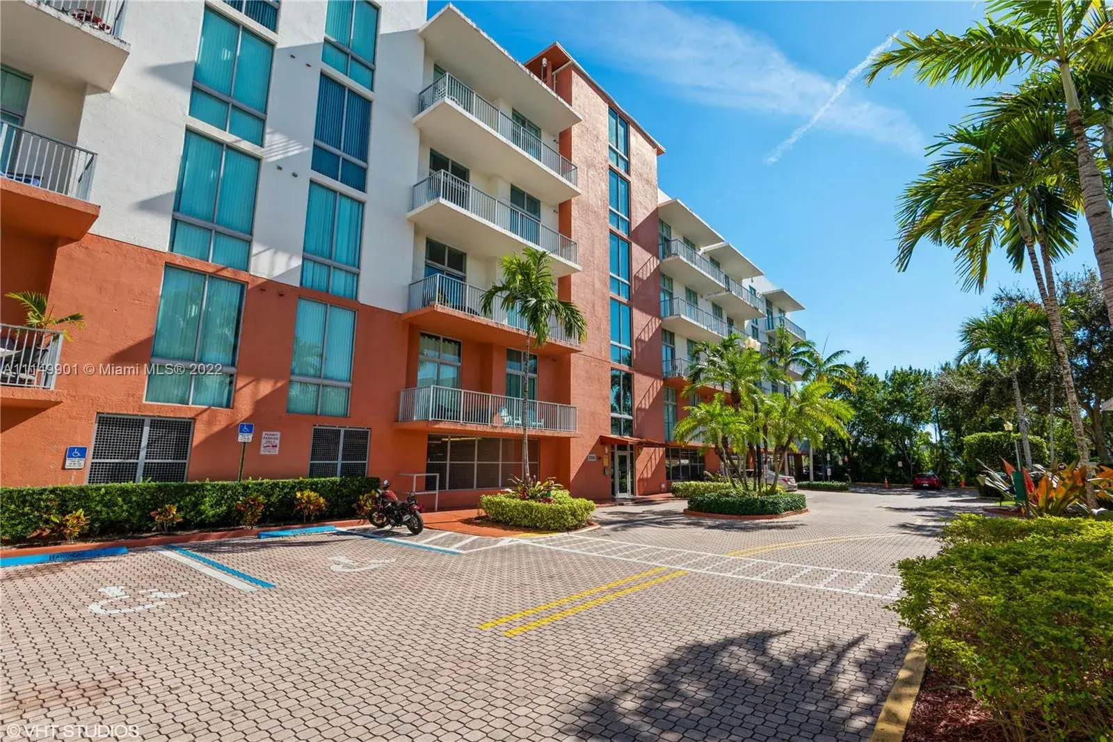 2 bedroom 2 bath Residential for sale at 2100 Van Buren St # 206, Hollywood FL 33020
