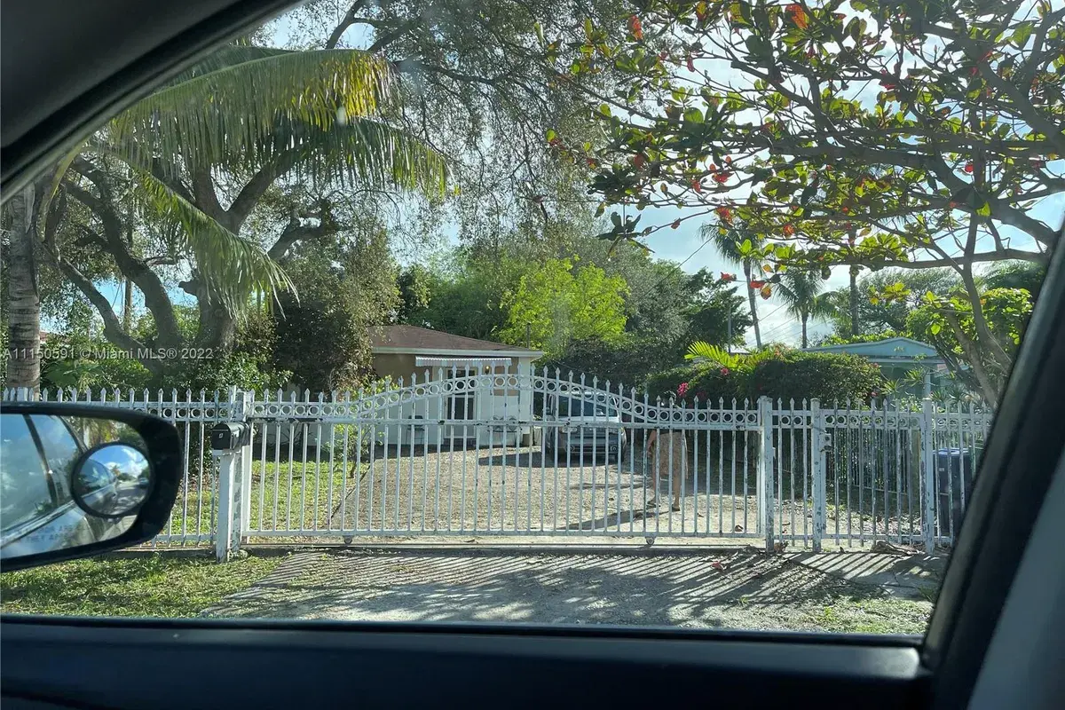 420 NW 96th St, Miami FL 33150