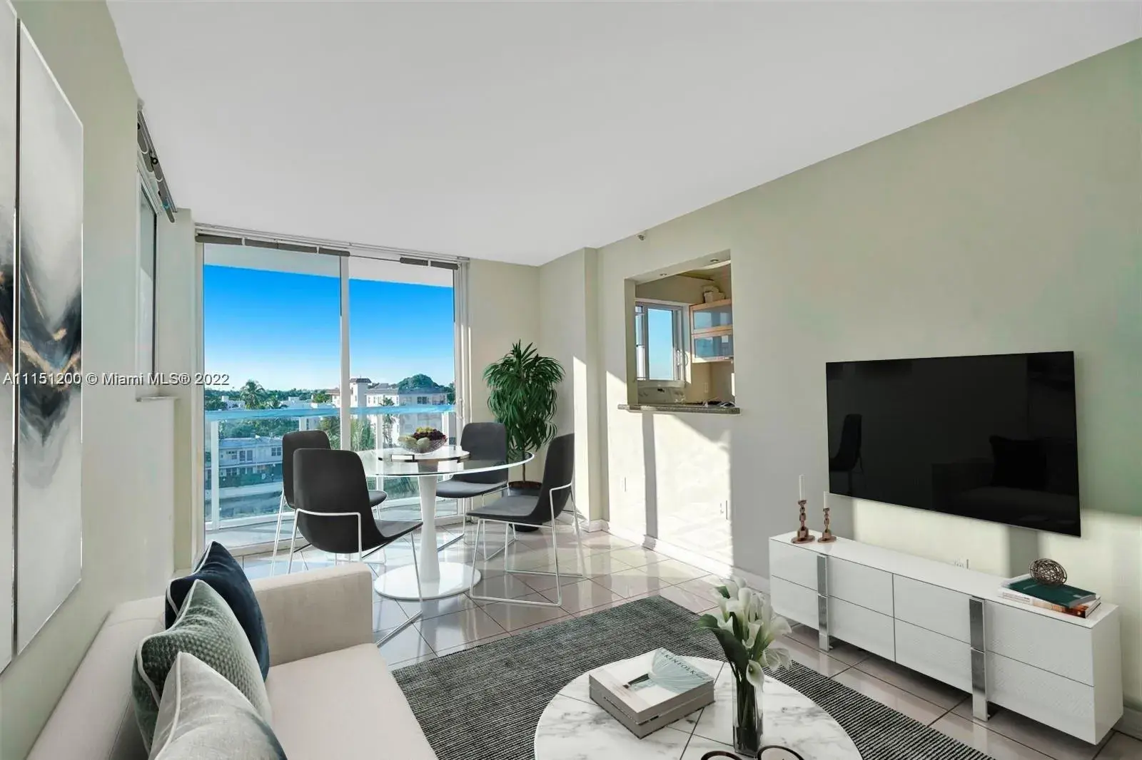 2 bedroom 2 bath for sale at 2457 Collins Ave # 606, Miami Beach FL 33140