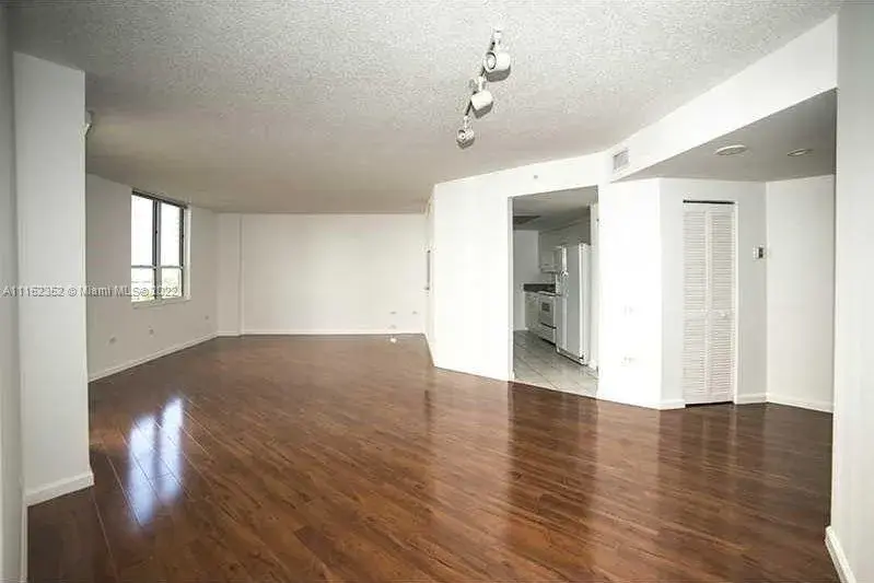 1 bedroom 1 bath Residential for sale at 701 Brickell Key Blvd # 707, Miami FL 33131