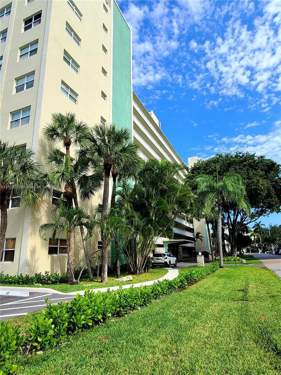 1 bedroom 1 bath Residential Lease for rent at 2555 NE 11th St # 706, Fort Lauderdale FL 33304