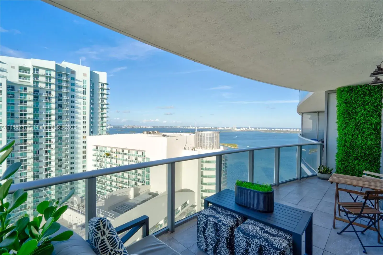 1 bedroom 1 bath Residential Lease for rent at 488 NE 18th St # 4303, Miami FL 33132