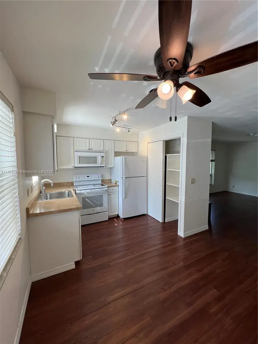 1 bedroom 1 bath Residential for sale at 3600 Jackson St # 8, Hollywood FL 33021