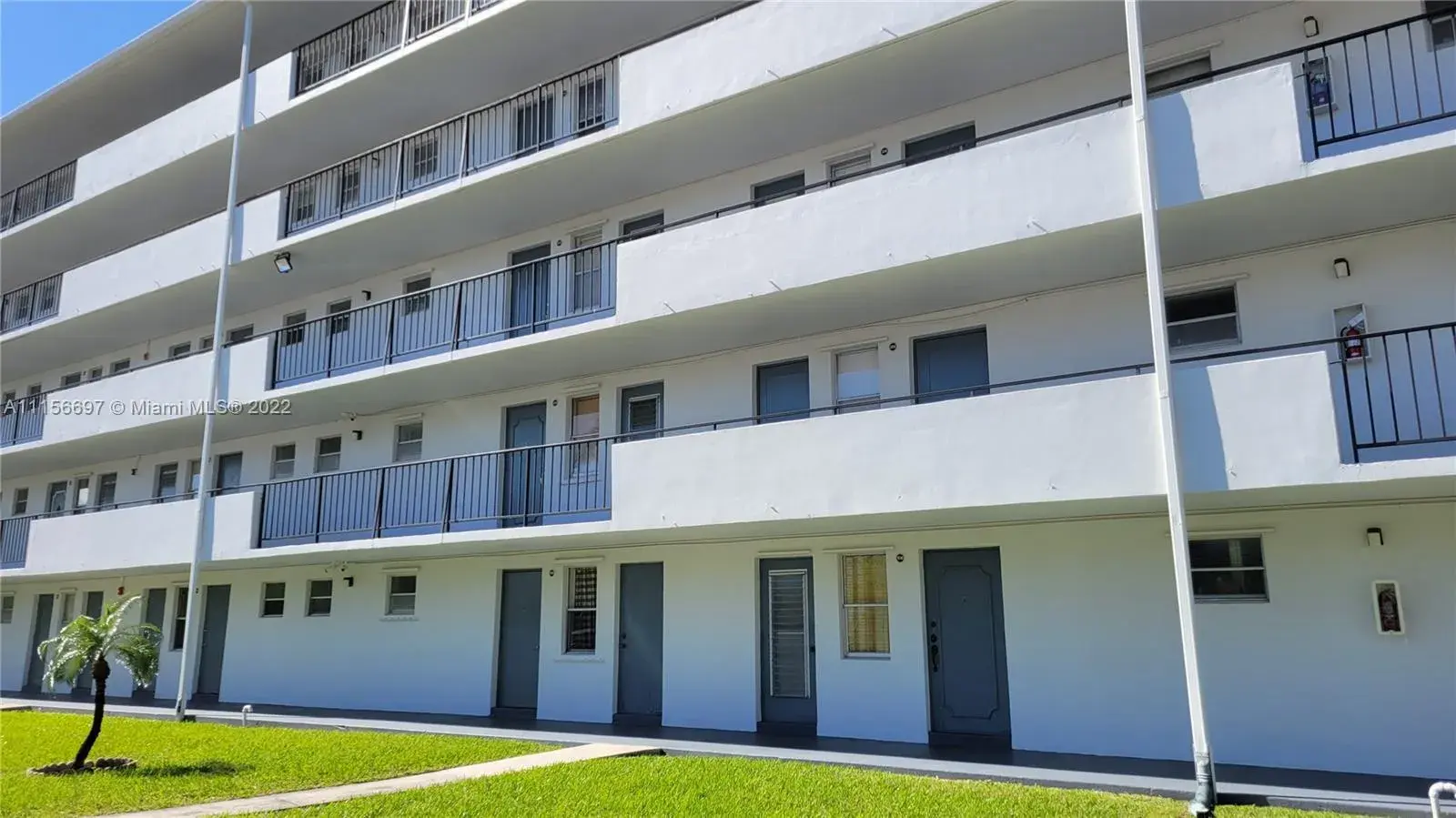 1 bedroom 1 bath Residential Lease for rent at 950 Hillcrest Dr # 106, Hollywood FL 33021
