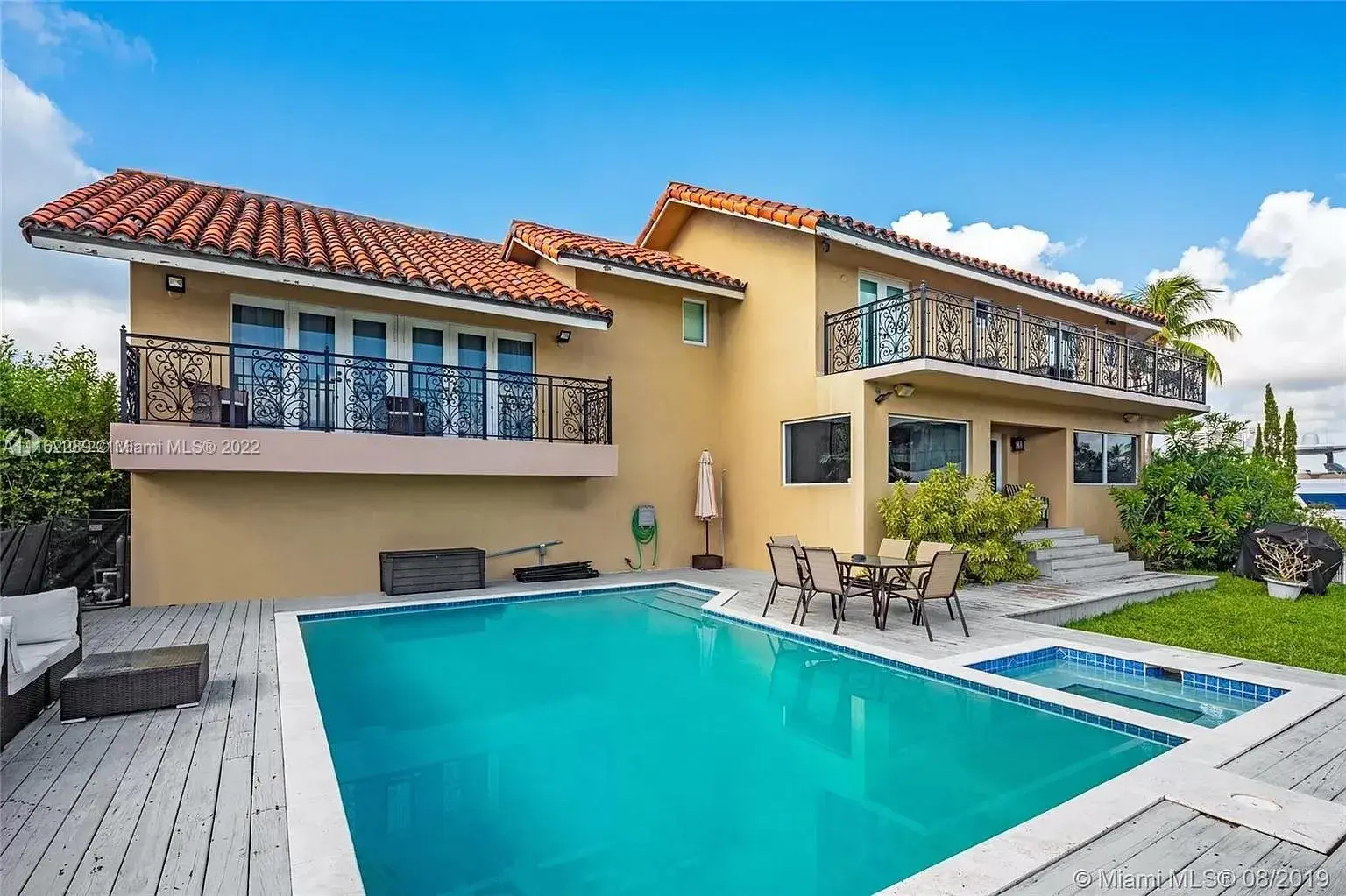 16461 NE 34th Ave, North Miami Beach FL 33160
