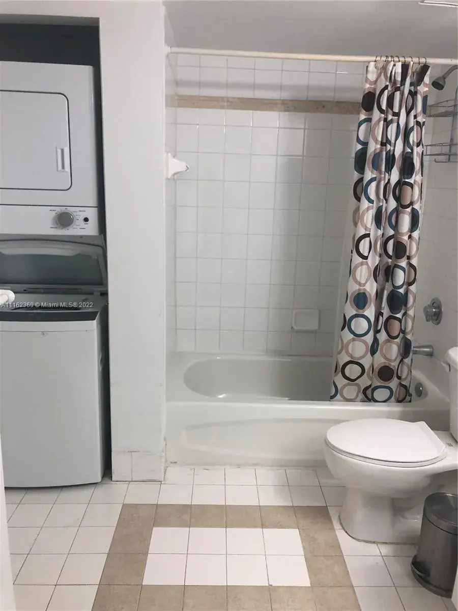 1200 Brickell Bay Dr # 2424, Miami FL 33131
