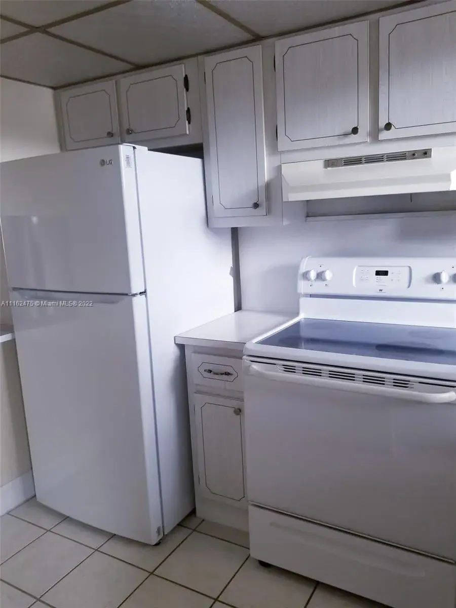 2 bedroom 2 bath for sale at 8515 Sunrise Lakes Blvd # 111, Sunrise FL 33322
