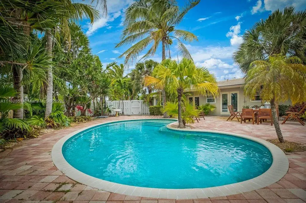 1652 NE 39th St, Oakland Park FL 33334