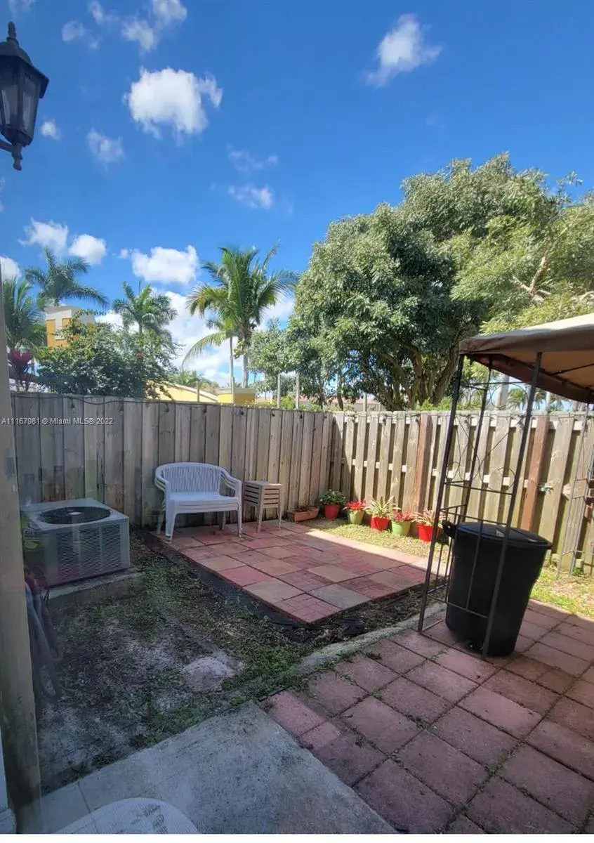14973 SW 8th Ter, Miami FL 33194